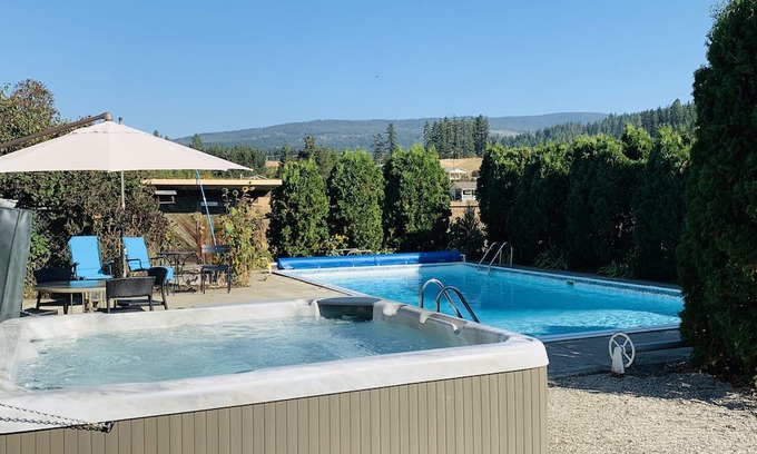 Vernon Casa | Orchard house in BX close to Vernon, on hiking trails, close to skiing.
