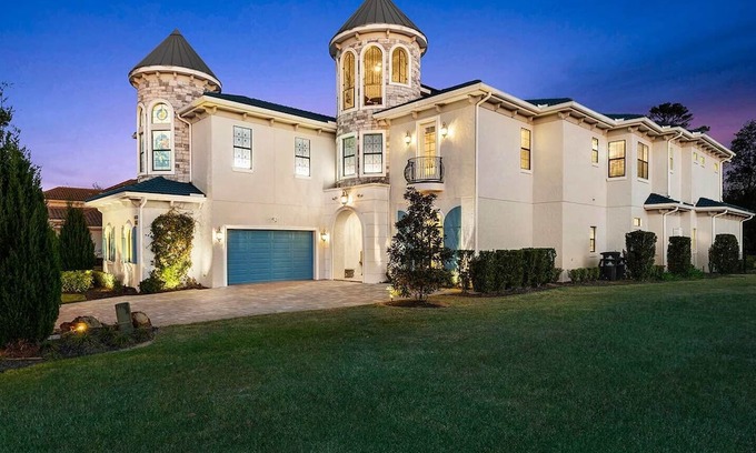 Reunion Casa | Marvelous Castle with Luxurious Large Pool at Reunion