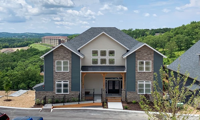 Table Rock Casa | Private heated Swim/Spa. Indoor and outdoor community pool.