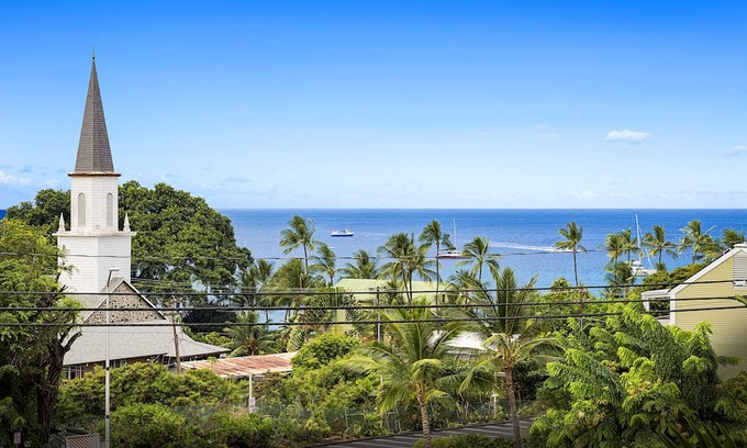 Historic Kailua Village Condominio | Kalanikai 306, Ocean View 1BR / 1BA, justo en el corazón de la ciudad de Kona.