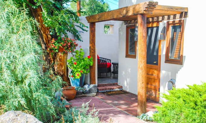 Taos Casa | La Posada de Taos Casita, a 2 cuadras de Plaza, Wifi, patio privado y tranquilo