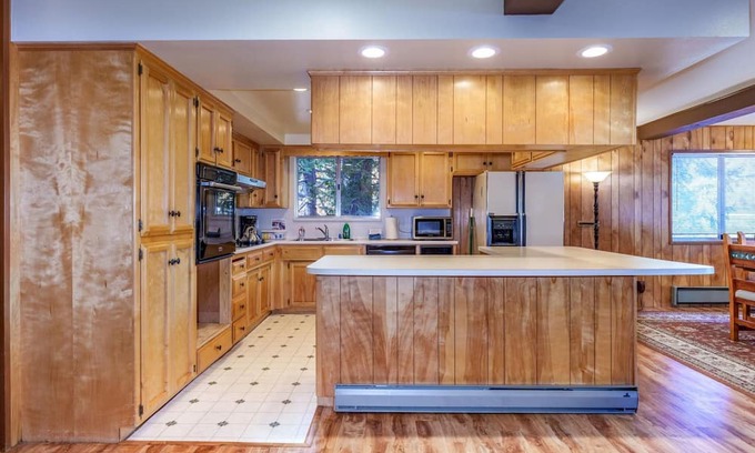 Yosemite West Casa | Esta casa es una de 3 pisos, dúplex de 4 dormitorios con una unidad de baño 3 dormitorios 2 en el nivel superior, y un ...