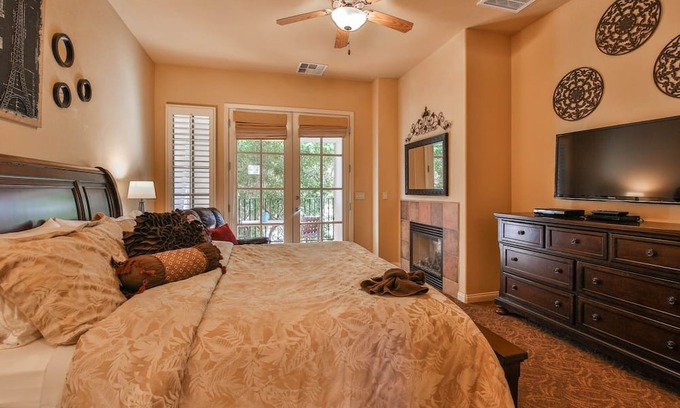 La Quinta Condominio | Deluxe King Casita (T25-B)