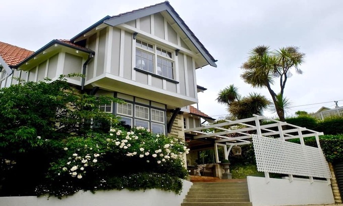Oamaru Casa | Exquisite Luxury Property with Stunning Views
