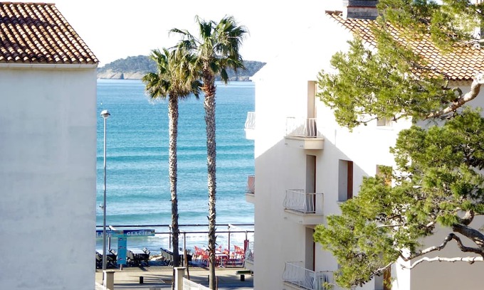 La Ciotat Apartamento | T2 50 m, air-conditioned, with garage in a small quiet property.