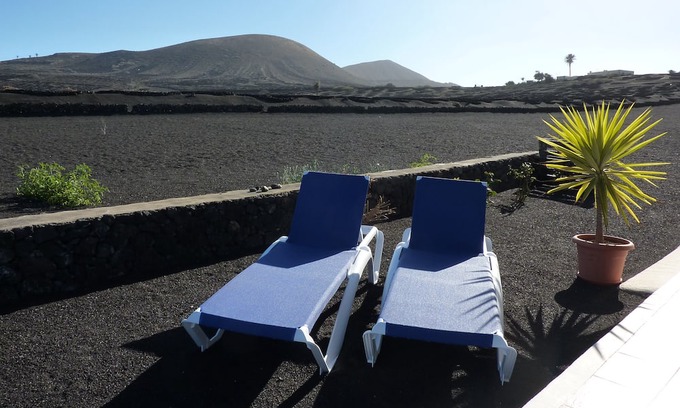 Tias Casa | Holiday house in quiet location with views of the Timanfaya National Park