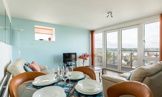 Poole Apartamento | Ocean Escape - an apartment that sleeps 4 guests in 2 bedrooms
