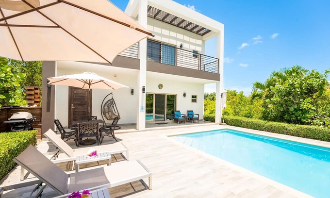 Long Bay Villa | 2BR PRIVATE VILLA WITH POOL, OCEAN VIEW, LUXURIOUS AMENITIES, STEPS TO THE BEACH