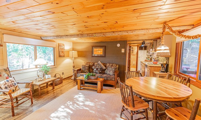 Saranac Lake Cabina | Cabina de pesca para todas las estaciones en el lago Colby, lago Saranac