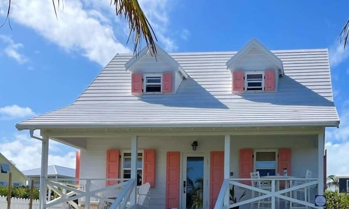 Hope Town Casa | Brand new! 3 bedrooms/2 bathrooms across from the beach!