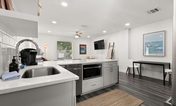 Courier City - Oscawana Casa | NEW Soho Home - Perfect Space for Families