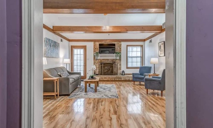 Cordova Casa | Hardwood Guesthouse