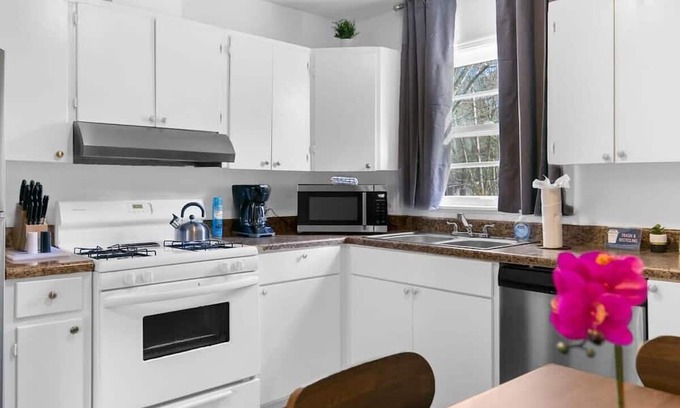New Castle Casa | Rose Drive Roost 2