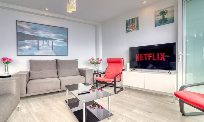 El Guincho Apartamento | Spacious Central Apt w Private Parking Ocean View