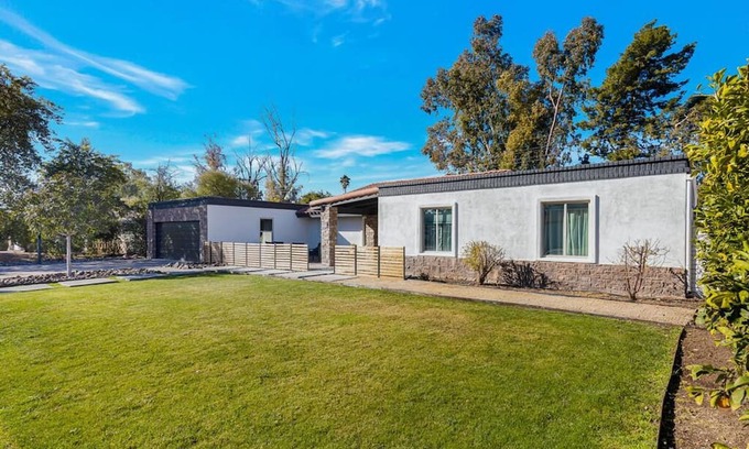 Shalimar Casa | Huge Golf Course Home-free Heated Pool Theatre Gym
