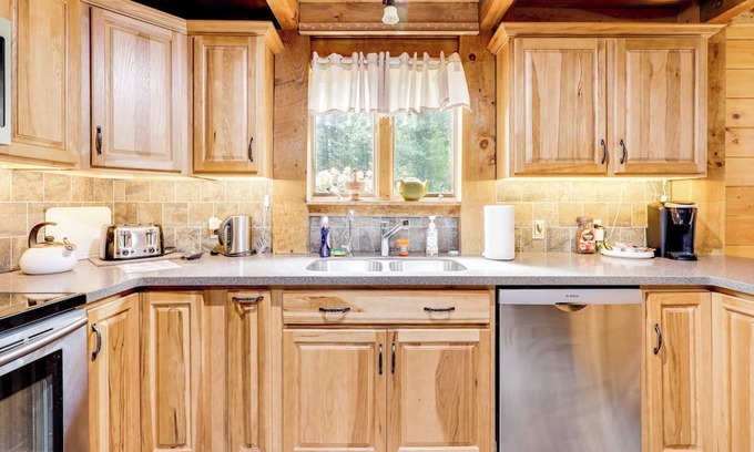 Queensbury Cabaña | 7 Mi to Glens Falls: Peaceful Retreat w/Game Room