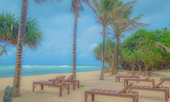 Akurala Hotel | Blue Water Paradise Akurala