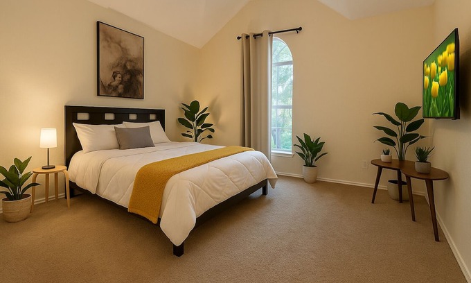 North Central Carrollton Casa | Spacious Home Quiet Neighborhood nr Downtown