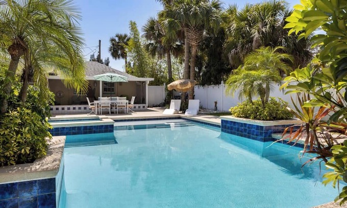 Varnum Park Casa | Romantic Cottage