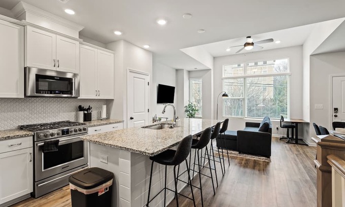 Charlotte Casa | King 3BR Townhouse in Camp North End