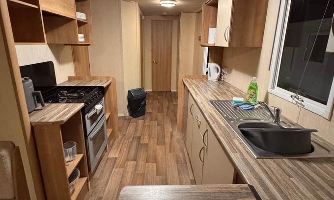 Towyn Chalet De Esquí | 2 Bed Caravan - Sleeps 6 - Pet Friendly, Parking