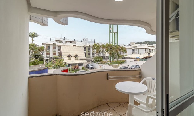 Ingleses Norte Apartamento | Apt c/Varanda in Condominio Pe na Areia Iho127
