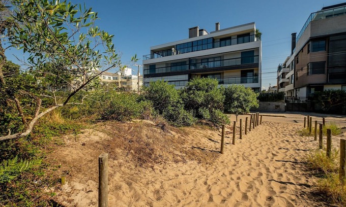 Lagoa Pequena Apartamento | Luxurious Studio Right on the Sand in Irb203