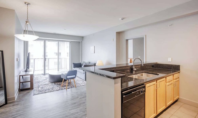 Central Business District Apartamento | TWO CozySuites at the Banks 17