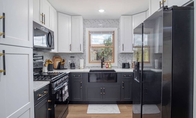 Eastside Promise Neighborhood Casa | Stylish Stay With Unforgettable Downtown Views!