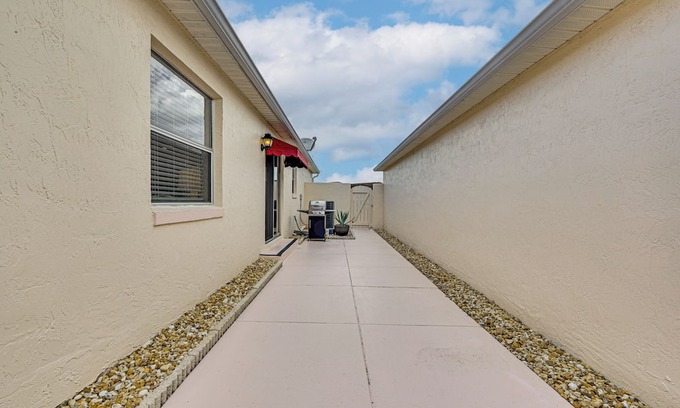 Lady Lake Cabaña | Renovated Villa Btwn Lake Sumter & Spanish Springs