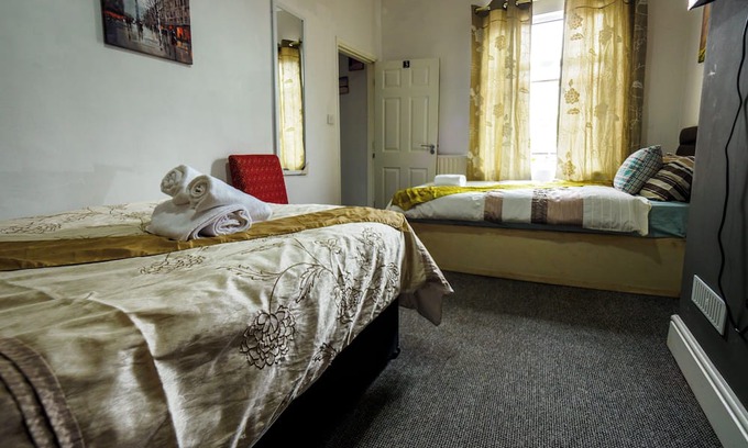 Stoke-on-Trent Apartamento | Bucknall Lodge Family Room 3 Hanley