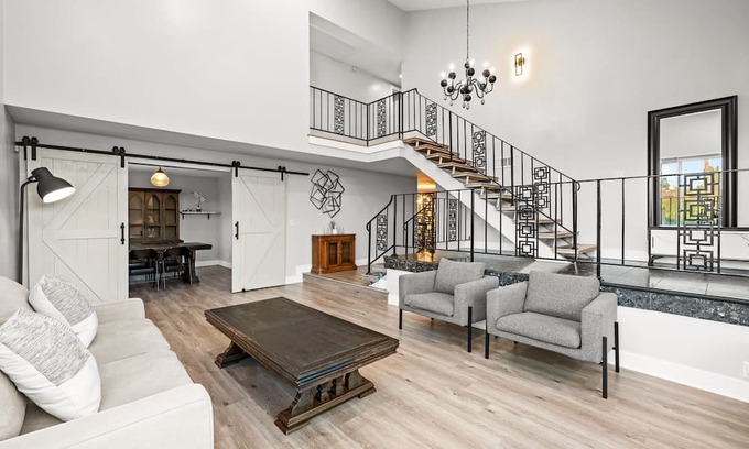 Hacienda Heights Casa | Luxury Hilltop Stay Pool Views Sleeps Many