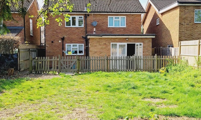 Crawley Casa | Rusper Retreat - Spacious Home Near Gatwick