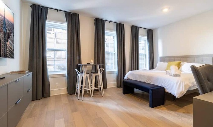 Gayborhood Apartamento | Thena Hotel - Huge Studio - Midtown