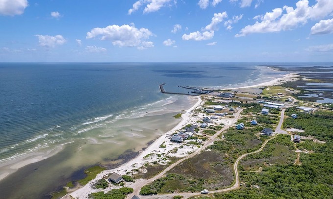 Hobucken Casa | Charming Beachfront Coastal Retreat with Panoramic Sound Viewsn