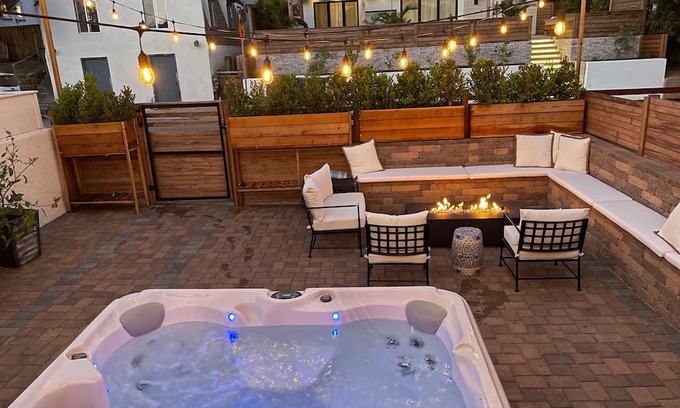 Cardiff-by-the-Sea Casa | Luxurious Ocean View Beach Home with Hot Tub and Fire Pit!