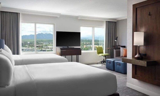 Broomfield Casa | Fully renovated all-suite hotel with views of the Flatirons