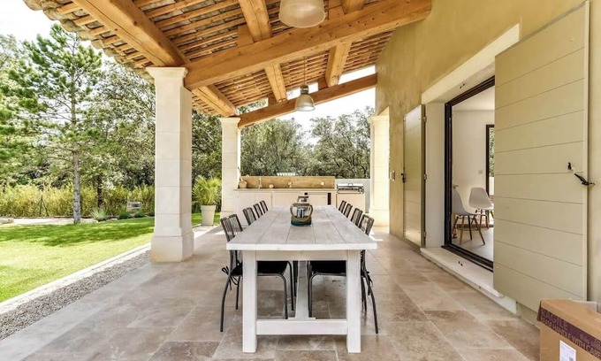 Lourmarin Casa | “Villa Tranquilla: Charming Retreat with Swimming Pool in Lourmarin”