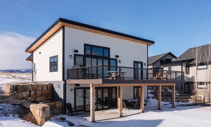 McAllister Casa | Angler's Landing - Lakehouse Retreat with Stunning Panoramic Views