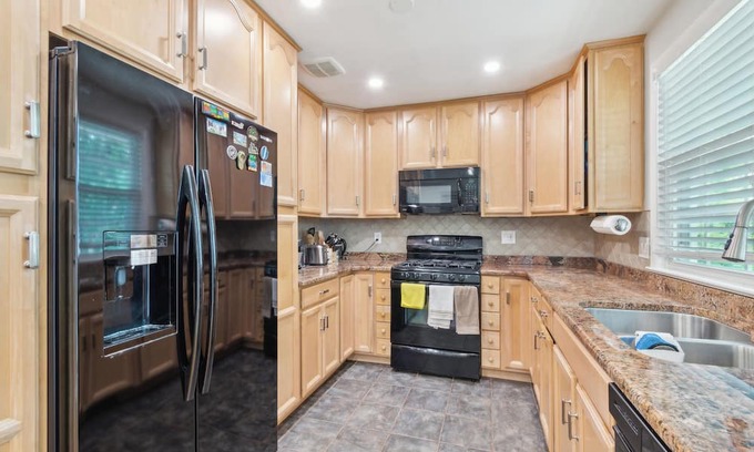 Centreville Casa | Spacious Modern 3-bedroom house in charming Centreville with WiFi