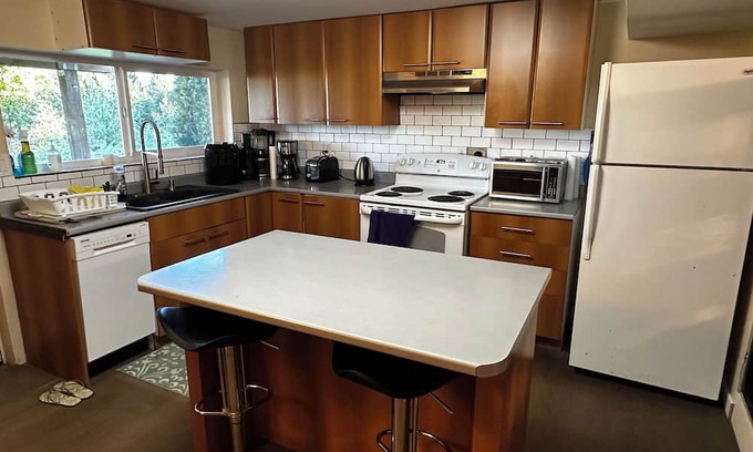 Coquitlam Casa | Cozy unit in heart of Metro Vancouver