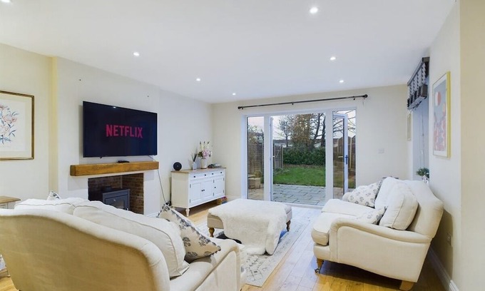Winkfield Casa | The Royal Stay Ascot, Windsor & Thorpe Park Escape