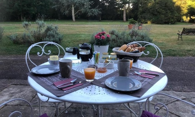 Le Pin Cama Y Desayuno | Bed and breakfast in a park 5 minutes from Cerza, ideal for recharging your batteries!
