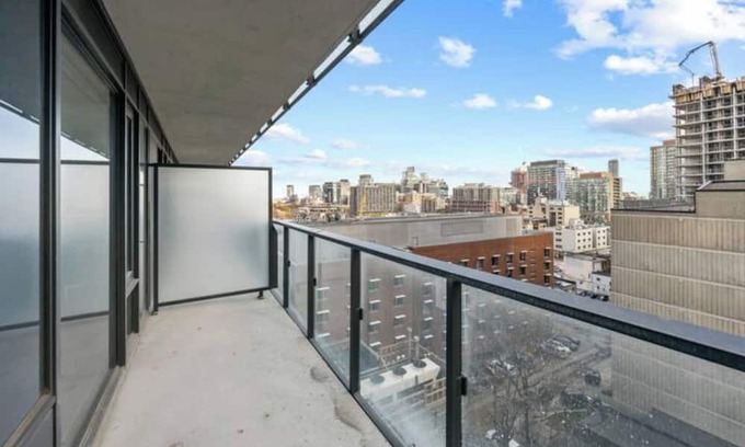 Garden District Condominio | Modern Condo by Dundas Sq, 3BDR/2BTH + City Views