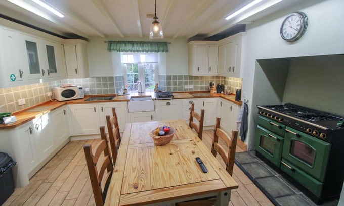 Greenhead Cabaña | Hadrians Wall Cottage Greenhead - a cottage that sleeps 8 guests in 4 bedrooms