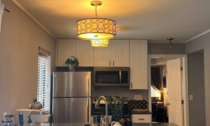 Englewood Apartamento | French Inspired Stay Fireplace Coffee bar Cozy