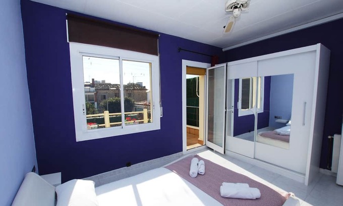 Premià de Mar Casa | Sant Jordi - House Near Train Station and Beach