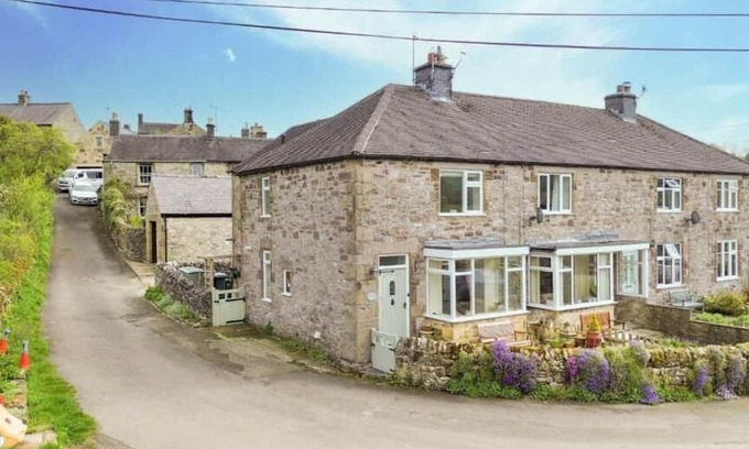 Youlgreave Casa | Host & Stay | Chimney Pots Cottage