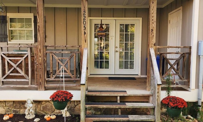 Bristol Casa | Cottage At Greener Pasture Farm