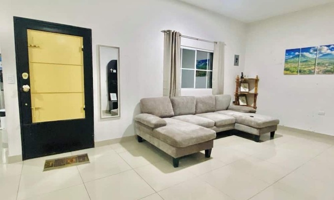 El Porvenir Casa | Casita near the airport and in the center of El Salvador.